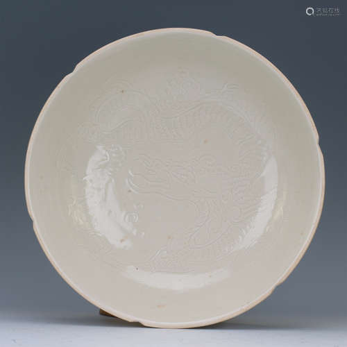 CHINESE PORCELAIN WHITE GLAZE DRAGON PLATE