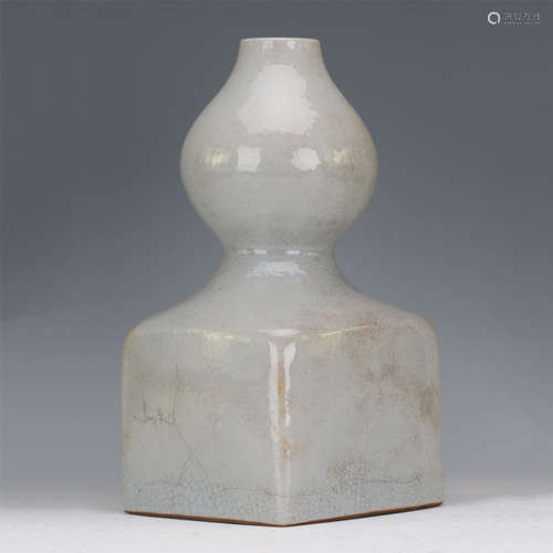 CHINESE PORCELAIN GE GLAZE GOURD VASE