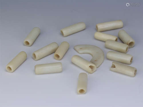 A SET OF CHINESE ANCIENT JADE PENDANT AND TUBES
