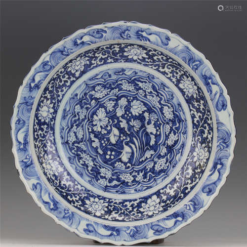 CHINESE PORCELAIN BLUE AND WHITE FLOWER CHARGER MING DYNASTY