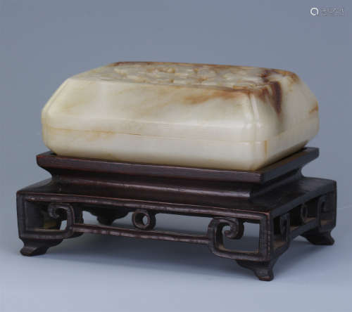 CHINESE WHITE JADE PIERCED CARVED LIDDED BOX