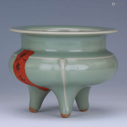 CHINESE PORCELAIN CELADON GLAZE TRIPLE FEET GE CENSER