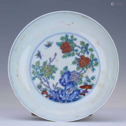 CHINESE PORCELAIN DOUCAI ROCK AND FLOWER PLATE