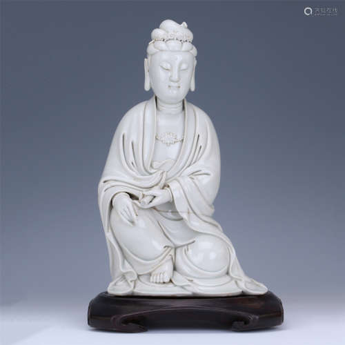 CHINESE PORCELAIN BLANC DE CHINE SEATED GUANYIN