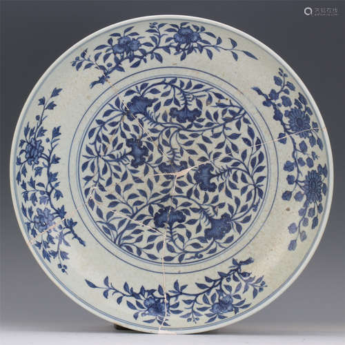 CHINESE PORCELAIN BLUE AND WHITE FLOWER CHARGER