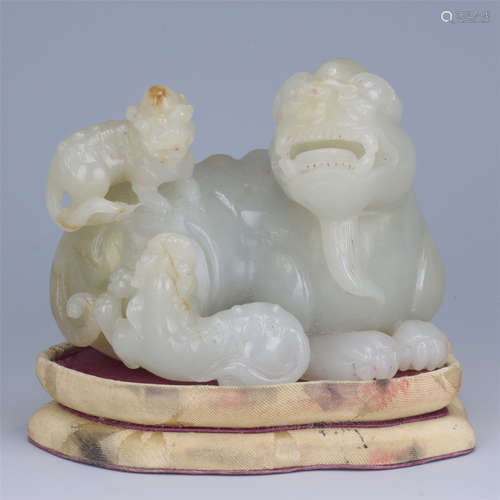 CHINESE WHITE JADE SEATED BEAST TABLE ITEM