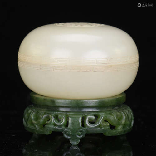 CHINESE WHITE SPINACH JADE ROUND BOX ON BASE