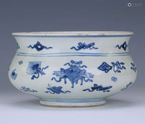 CHINESE PORCELAIN BLUE AND WHITE FLOWER CENSER