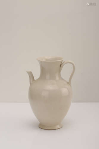 A Chinese White Glazed Porcelain Tea Pot