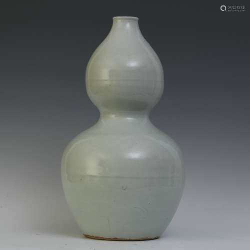 A Chinese Celadon Double Gourd Porcelain Bottle