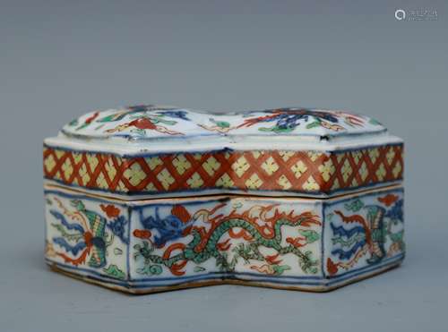 A Chinese Famille-Rose Porcelain Box with Cover