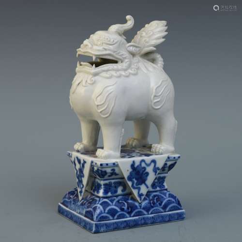 A Chinese Blue and White Foo-Dog Porcelain Insence Burner