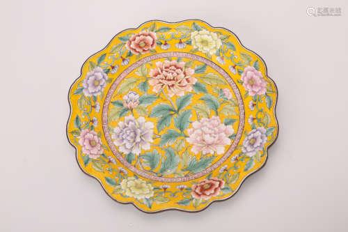 A Chinese Enamel Porcelain Plate