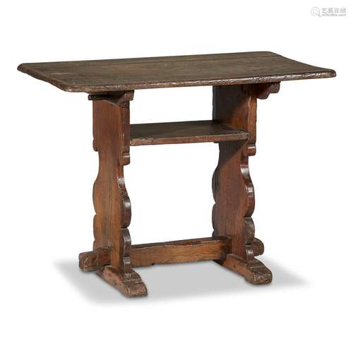 A PROVINCIAL GEORGIAN OAK TRESTLE TABLE