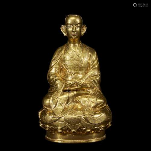 A TIBETO-CHINESE GILT COPPER ALLOY OF A SEATED ARHAT, CUDAPANTHAKA/LAMTRENDE