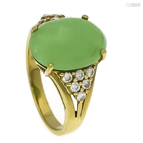 Jade-Brillant-Ring GG 750/000 mit einem ovalen