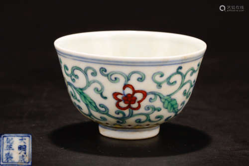 A CHENGHUA MARK PORCELAIN COLORFUL LOTUS CUP