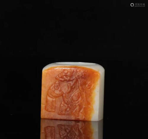 A HETIAN JADE THUMB RING CARVED FIGURES