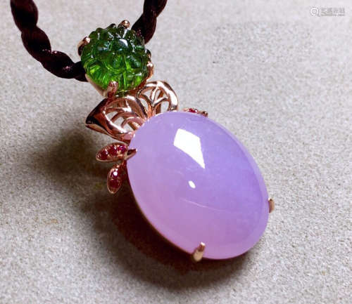 A WELL DESIGNED VIOLET GEM PENDANT