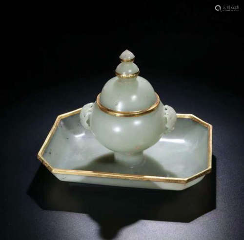 A XINJIANG HETIAN JADE CENSER WITH COVER