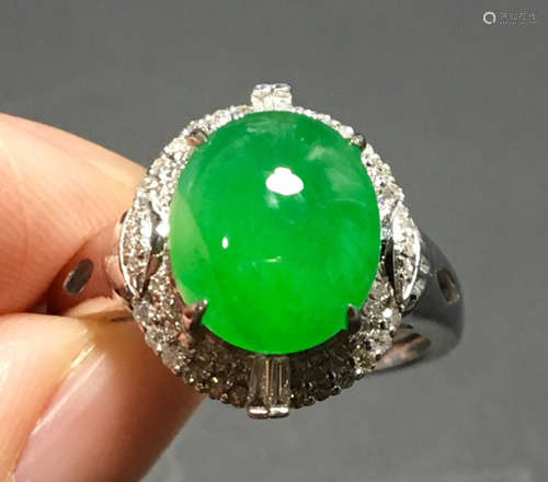 A GREEN JADEITE RING