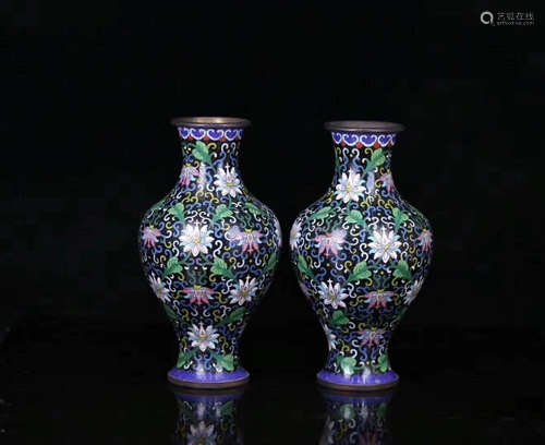 A SET OF CLOISONNE VASE ON BLOSSOM PAINTED