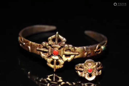 A SET OF IRON&GOLD BRACELET AND RING ON TIBETAN STYLE