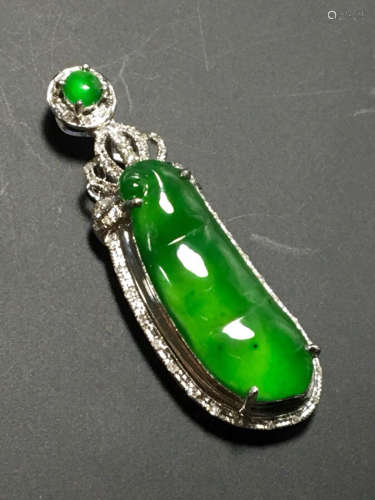 A GREEN JADEITE PENDANT OF LUCKY BEAN