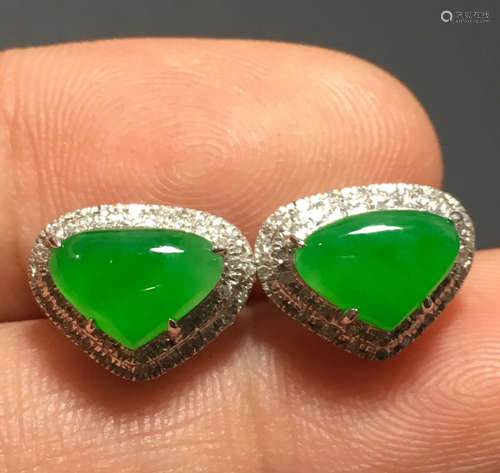 A PAIR OF GREEN JADEITE HEART-SHAPE EARRINGS