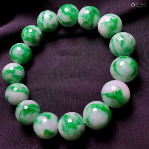 A JADEITE BRACECLET MADE OF BEADS