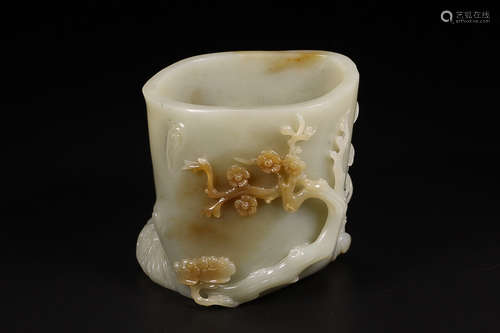 17-19TH CENTURY, A  PINE&BAMBOO AND PLUM DESIGN HETIAN JADE PEN HOLDER, QING DYNASTY