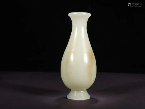 A HETIAN JADE VASE