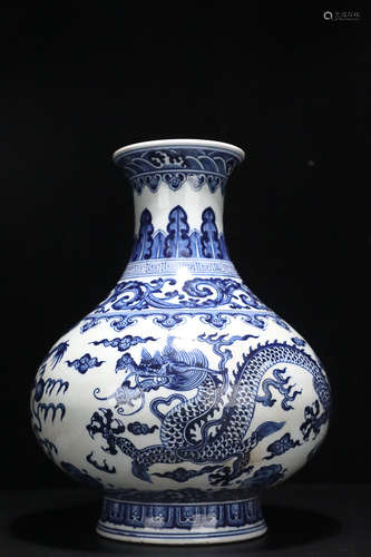 17-19TH CENTURY, A DRAGON PATTERN PORCELAIN VASE, QING DYNASTY