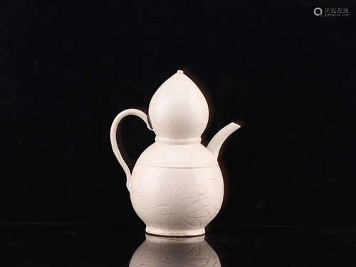 10-12TH CENTURY, A PEACH DESIGN DING KILN VASE, NORTH SONG DYNASTY