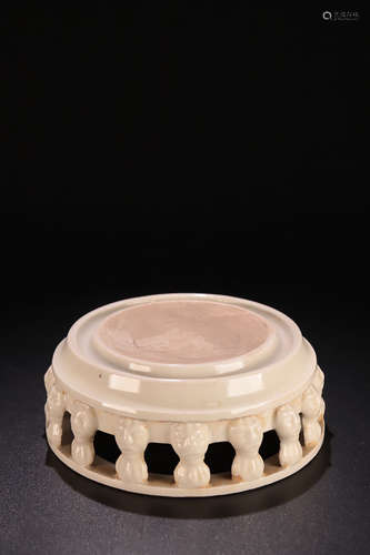 9-12TH CENTURY,  A MULTI-LEGGED DESIGN DING KILN WHITE GLAZE INK-STONE, SONG DYNASTY