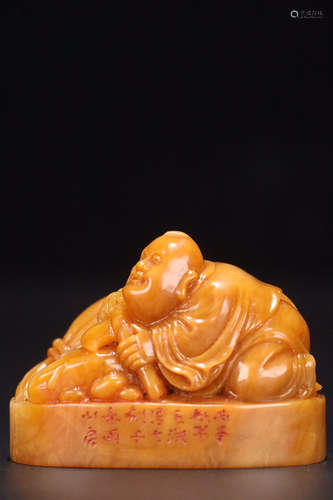 17-19TH CENTURY, A STORY DESIGN FIELD YELLOW STONE SEAL, QING DYNASTY