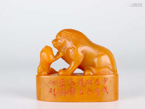 A CHILD&MOTHER BEAST DESIGN FIELT-YELLOW STONE SEAL