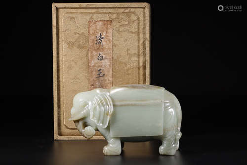 A ELEPHANT DESIGN HETIAN JADE CARVING ORNAMENTS