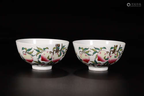 17-19TH CENTURY, A PAIR OF PEACH&BAT DESIGN FAMILLE ROSE BOWLS, QING DYNASTY