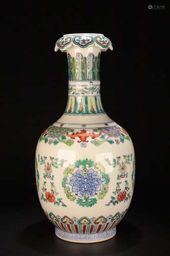 17-19TH CENTURY, A FLORAL DESIGN CLASHING COLOR VASE, QING DYNASTY