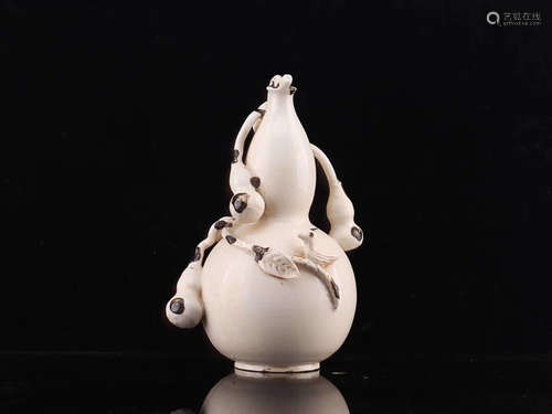 10-12TH CENTURY, A GOURD DESIGN DING KILN GOURD SHAPED VASE, NORTH SONG DYNASTY