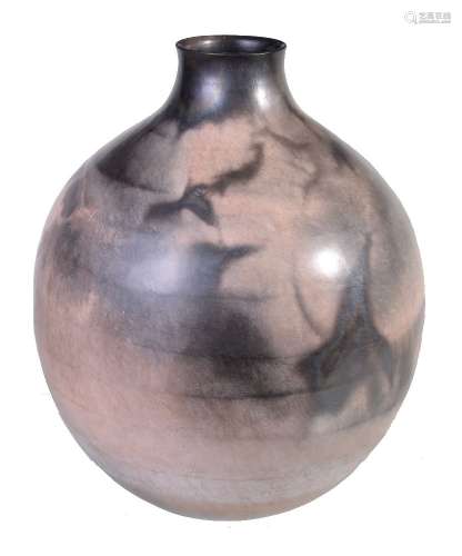 λ Gabriele Koch (German/British, b. 1948), an ovoid earthenware vase, mid 1980s