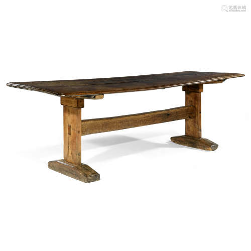TABLE DE RÉFECTOIRE, DÉBUT DU XIXeSIÈCLE, COMPOSÉE D'ÉLÉMENTS DU XVIIeSIÈCLE