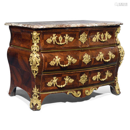 COMMODE TOMBEAU À MOUSTACHE, ÉPOQUE RÉGENCE