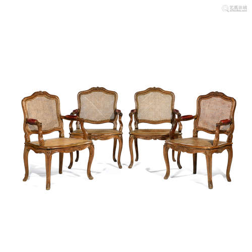 SUITE DE QUATRE FAUTEUILS À DOSSIER À LA REINE ET FOND DE CANNE, ESTAMPILLÉS DE CHARLES DELENONCOURT, ÉPOQUE LOUIS XV