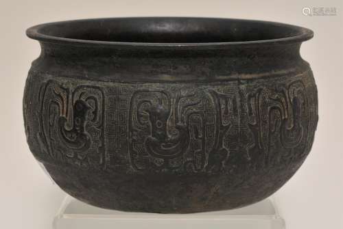 Bronze bowl. China. 19th century. Archaic style decoration of bird motifs. 7