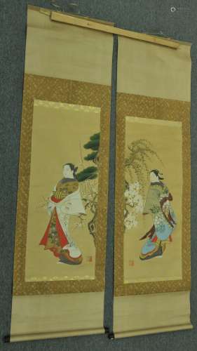 Pair of hanging scrolls. Japan. 18th/19th century. Ink and colours on paper. Scene of women. Signed with a seal. 34-1/2