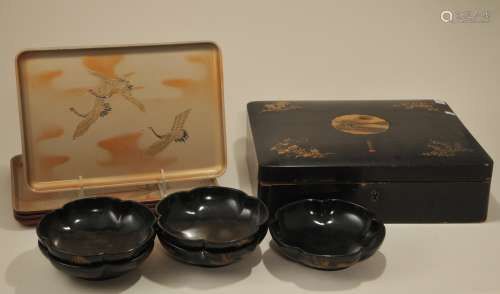 Lot of ten pieces of lacquer. Japan. 19th to 20th century. To include: Five lobated  cups, a box (wear and loose parts) and four rectangular.