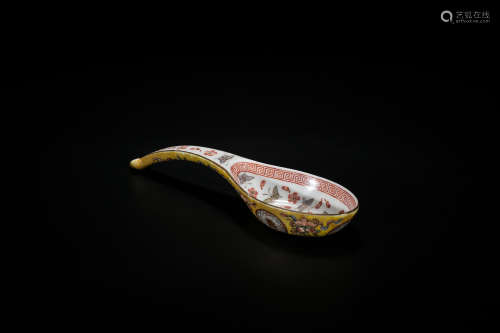 Guangxu Famille Rose Yellow-Ground Spoon