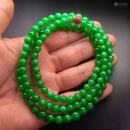 A JADEITE NECKLACE COMPOSED BY 108 BEADS